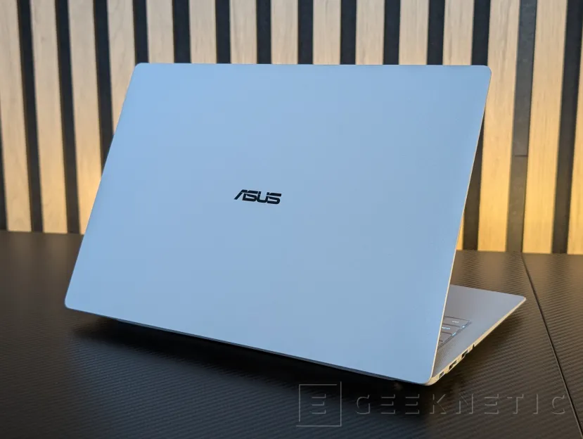 Geeknetic ASUS ExpertBook Ultra Review con Intel Core Ultra X7 358H 3