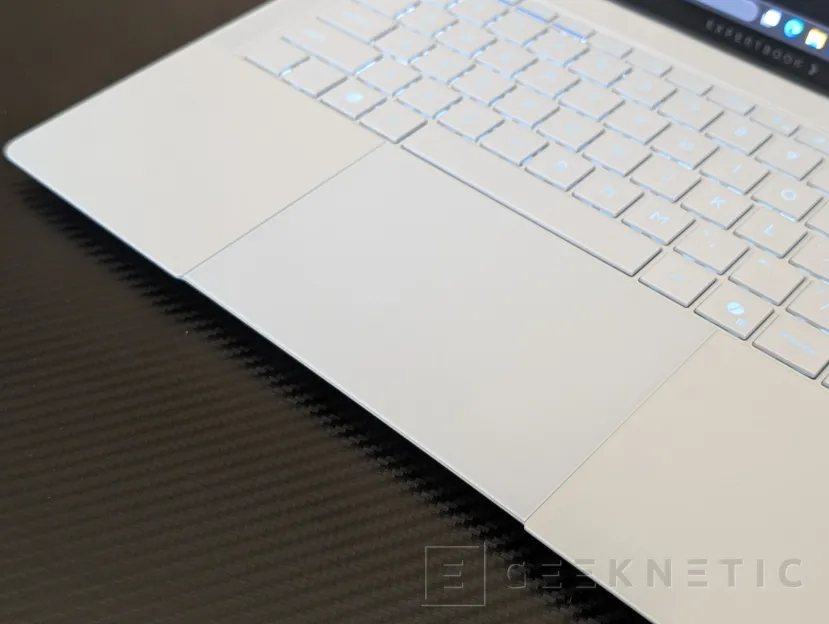 Geeknetic ASUS ExpertBook Ultra Review con Intel Core Ultra X7 358H 10