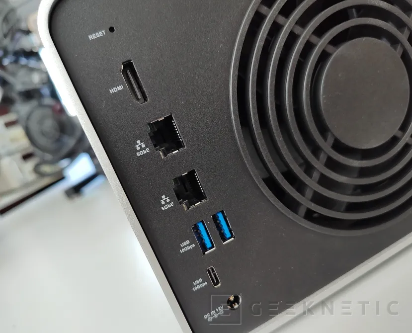 Geeknetic Terramaster F4-425 Plus con TOS 7 Beta 4