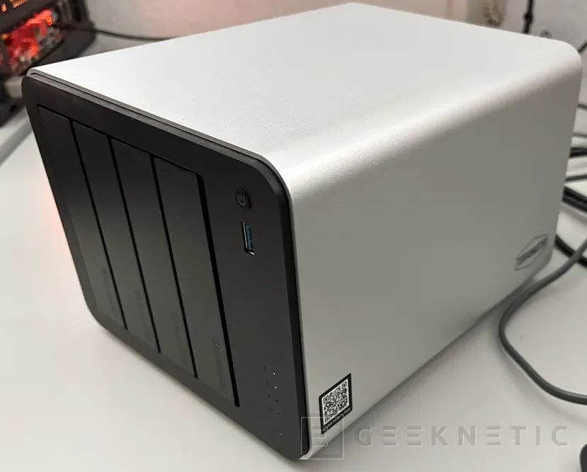 Geeknetic Terramaster F4-425 Plus con TOS 7 Beta 11