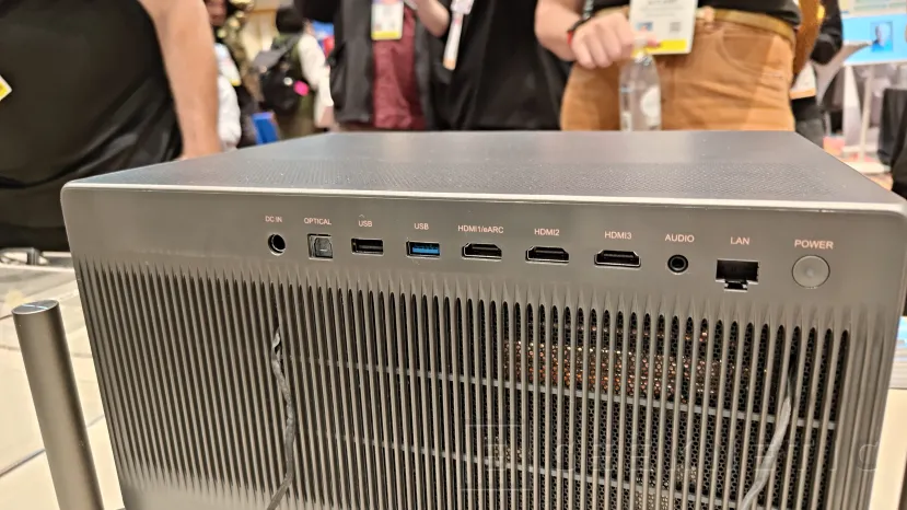 Geeknetic El XGIMI Titan Noir Max llega al CES 2026: un proyector de gama alta con iris dinámico y vocación profesional 1