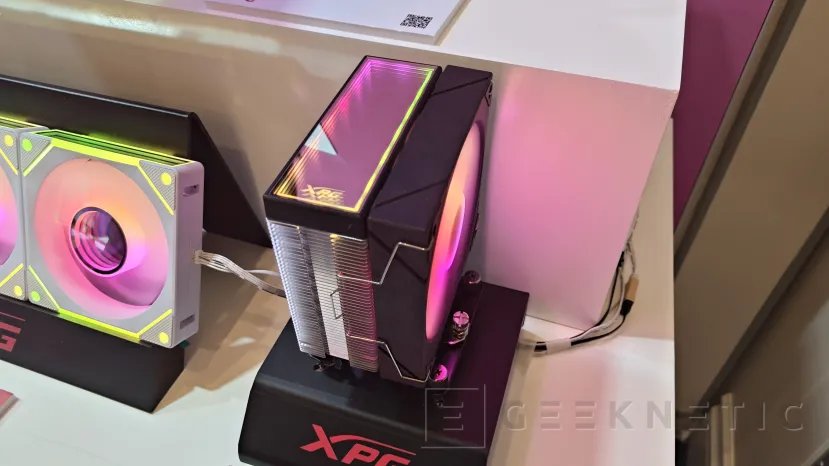 Geeknetic Nuevos disipadores de XPG con formato de torre y pantalla LCD 2