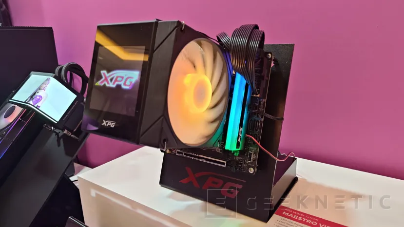Geeknetic Nuevos disipadores de XPG con formato de torre y pantalla LCD 1
