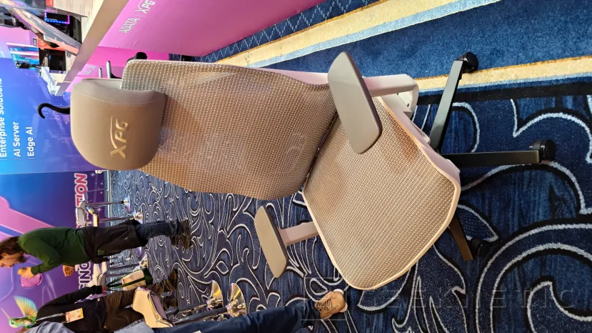 Geeknetic La silla XPG NIMBUS tiene tejido de malla transpirable, reposacabezas y soporte lumbar 2