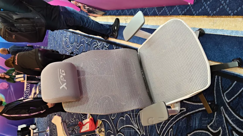 Geeknetic La silla XPG NIMBUS tiene tejido de malla transpirable, reposacabezas y soporte lumbar 1