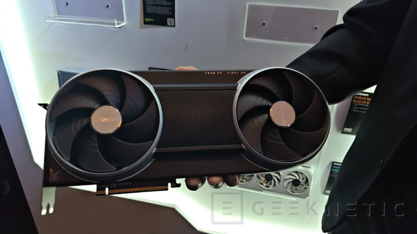 Geeknetic AORUS nos muestra su RTX 5090 INFINITY 32G, un diseño tope de gama con un tamaño compacto 1