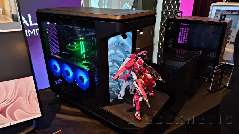 Geeknetic Cooler Master añade 3 versiones de su caja MasterFrame 360, display con espejo o pantalla LCD para exponer elementos de tu colección 4