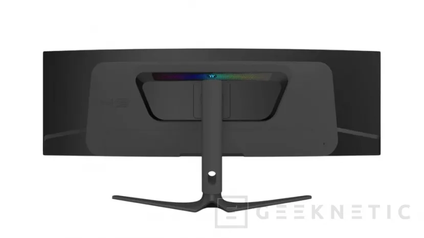 Geeknetic Thermaltake trae nuevos monitores al CES, resolución 4K y modo dual o formato super ultra panorámico con panel OLED 4