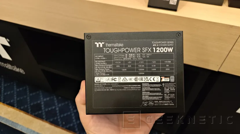 Geeknetic Las nuevas fuentes de Thermaltake llegan con hasta 2.000 W, tamaños SFX Titanium y paneles de conectores reemplazables 4