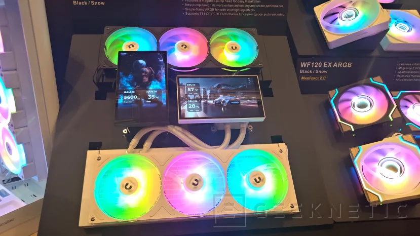 Geeknetic Pantalla de 7 pulgadas y 3 ventiladores con marco único en la RL AiO Thermaltake ST360 Ultra ARGB Sync 1