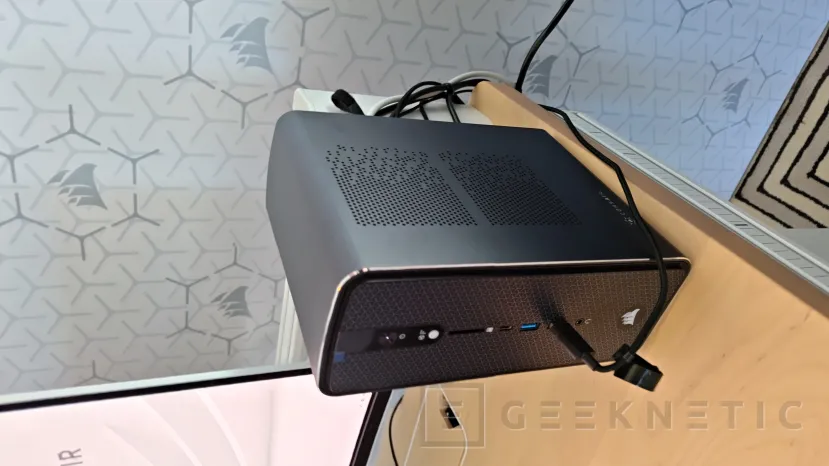 Geeknetic Corsair nos muestra la AI Workstation 300: una estación de trabajo de 4,4 litros con 96 GB de memoria gráfica 1
