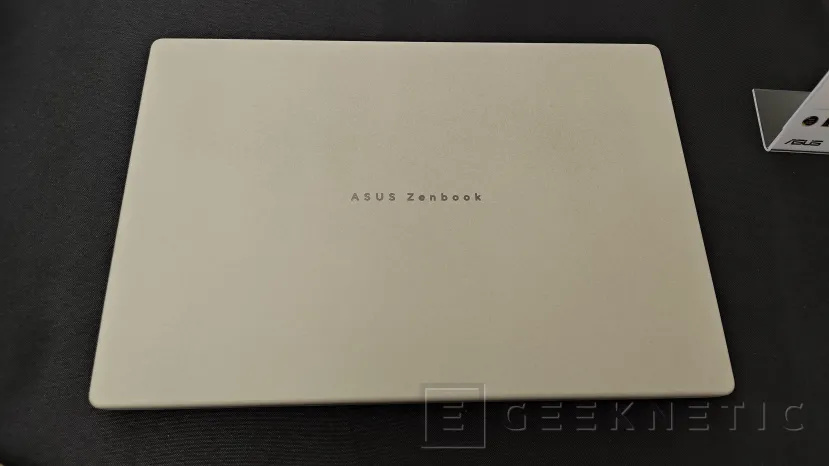 Geeknetic ASUS renueva su gama ultraligera con los Zenbook A14 y A16: chasis de Ceraluminum y autonomías que superan las 30 horas 1