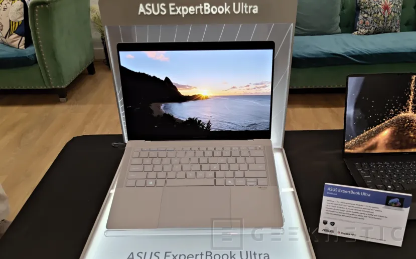 Geeknetic ASUS ExpertBook Ultra: El portátil profesional de menos de 1 kg con Intel Panther Lake y 24 horas de batería. 5