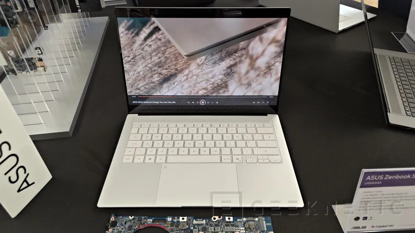 Geeknetic Los Intel Core Ultra 3 Series y los AMD Ryzen AI 400 Series llegan a los ASUS Zenbook S 3