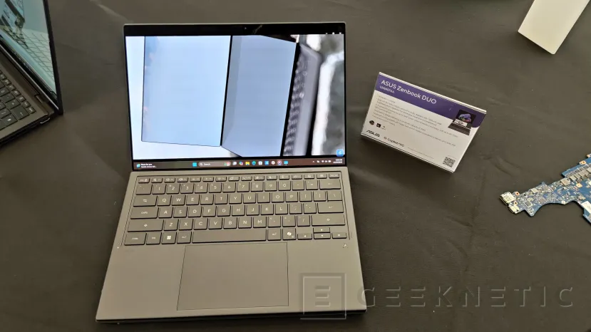 Geeknetic El ASUS Zenbook Duo se refina en 2026: chasis de Ceraluminum, bisagra invisible y doble pantalla OLED sin apenas marco 1