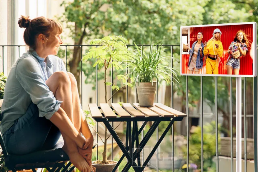 Geeknetic El LG StanbyME 2 Max llega a España con 32 pulgadas 4K y hasta 4,5 horas de batería 1