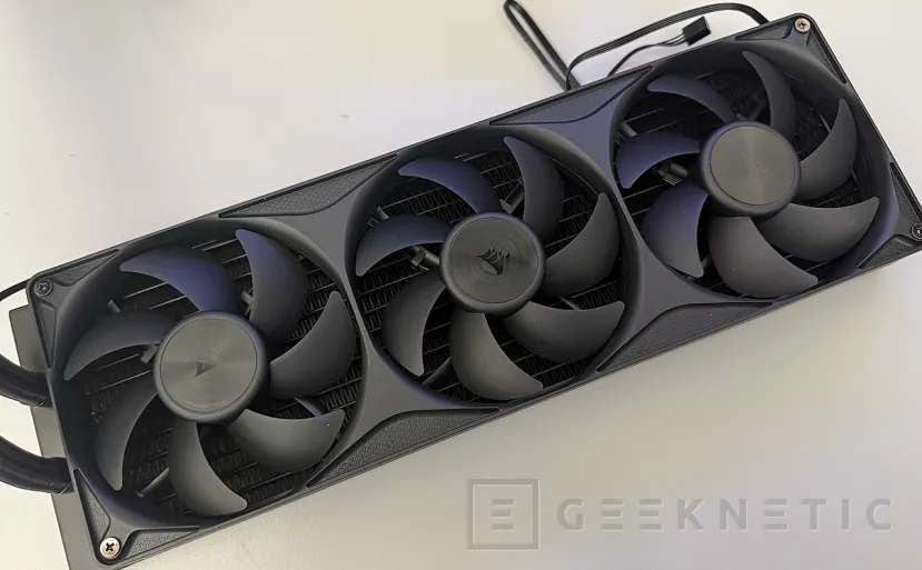 Geeknetic CORSAIR NAUTILUS II 360 RS LCD Review, ventiladores de marco unificado, bomba FlowDrive 2S y pantalla LCD por menos de 150 euros 10