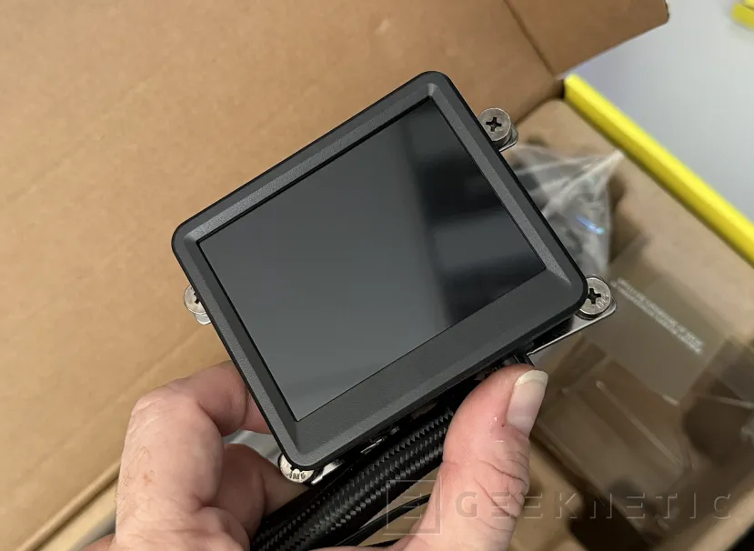 Geeknetic CORSAIR NAUTILUS II 360 RS LCD Review, ventiladores de marco unificado, bomba FlowDrive 2S y pantalla LCD por menos de 150 euros 4