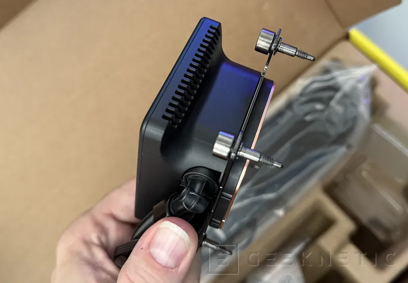 Geeknetic CORSAIR NAUTILUS II 360 RS LCD Review, ventiladores de marco unificado, bomba FlowDrive 2S y pantalla LCD por menos de 150 euros 7