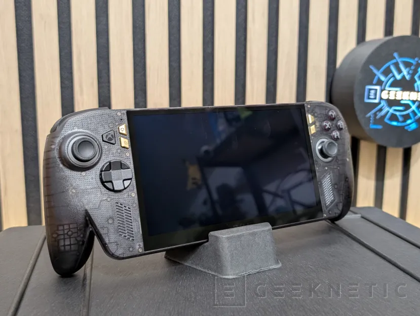 Geeknetic ASUS ROG Xbox Ally X20 Bundle Review: la plataforma de juegos portátil con la que tener una pantalla de 171 pulgadas en cualquier lugar 7