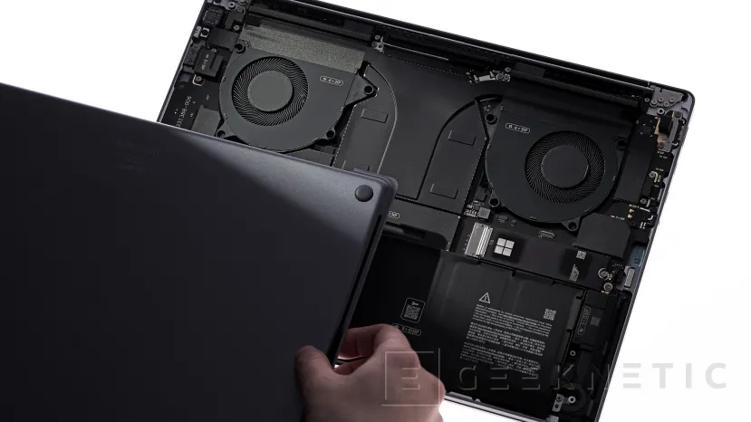 Geeknetic ¿Merece la pena pagar casi 6.000 dólares por un portátil para IA local? Los primeros análisis del Surface Laptop Ultra no dejan lugar a dudas 2