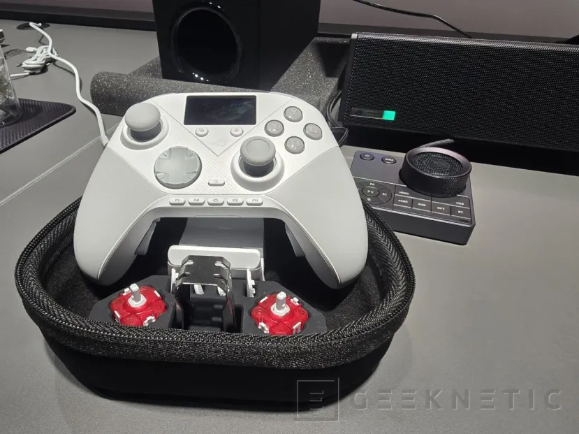 Geeknetic El nuevo Gamepad ASUS ROG Raikiri II Pro cuenta con 8.000 Hz de tasa de sondeo y joystick TMR intercambiables sobre la marcha 2