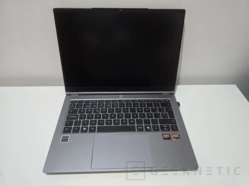 Geeknetic Meses de uso real con el PCSpecialist Lafité 14": autonomía sobresaliente y máxima portabilidad en 1,2 kilos de peso 1