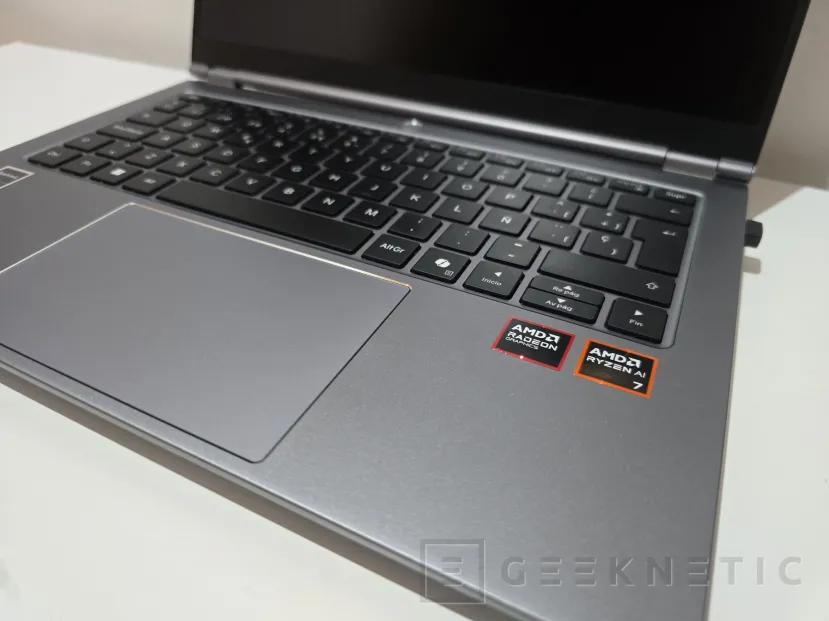 Geeknetic Meses de uso real con el PCSpecialist Lafité 14": autonomía sobresaliente y máxima portabilidad en 1,2 kilos de peso 2