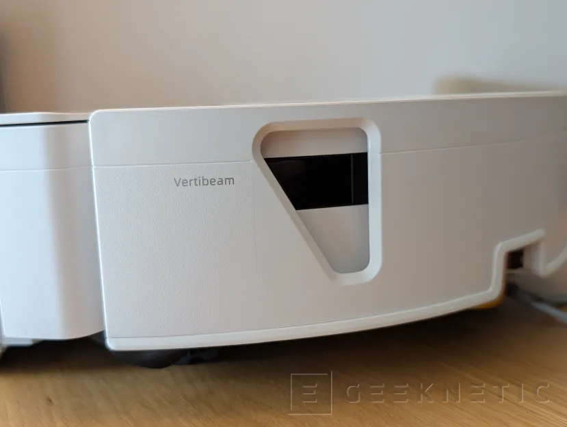 Geeknetic Roborock Saros 20 Flow Complete Review: probamos el nuevo buque insignia de Roborock con 36.000 Pa, LIDAR, IA y base de autolimpieza 14