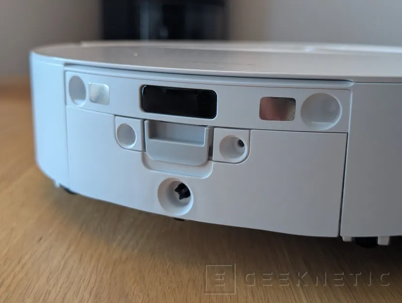 Geeknetic Roborock Saros 20 Flow Complete Review: probamos el nuevo buque insignia de Roborock con 36.000 Pa, LIDAR, IA y base de autolimpieza 17