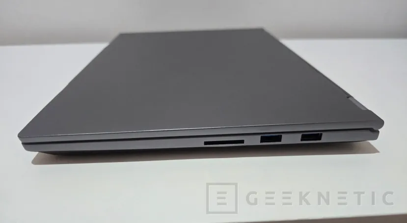 Geeknetic Meses de uso real con el PCSpecialist Lafité 14": autonomía sobresaliente y máxima portabilidad en 1,2 kilos de peso 4
