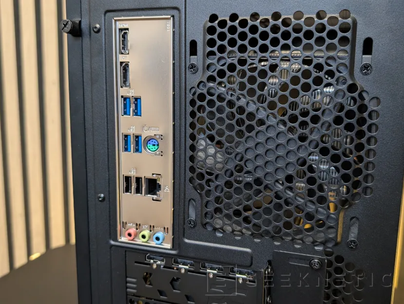 Geeknetic CoolMod COOLPC BLACK III Review: un sobremesa gaming que prescinde de lo superfluo para ofrecer rendimiento 2K por menos de 1.400 euros 8