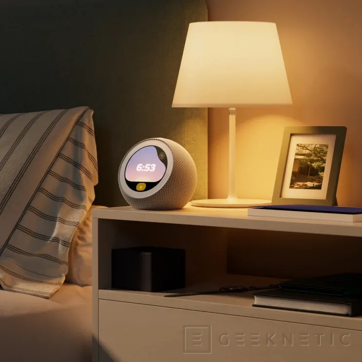 Geeknetic Amazon añade un marco de fotos y un despertador con ultrasonidos a su nueva gama Echo 1