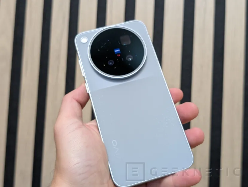 Geeknetic Vivo X500 Pro Max Review: un portento en fotografía con teleobjetivos Zeiss intercambiables que lleva la cámara móvil a otro nivel 3