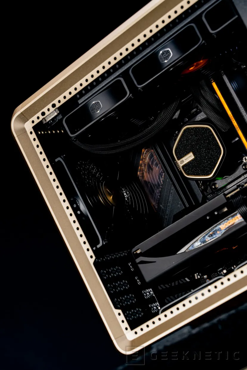 Geeknetic Cooler Master presenta la edición especial Gold de su caja MasterFrame 400 Mesh y de la RL MasterLiquid Atmos II Pro 1