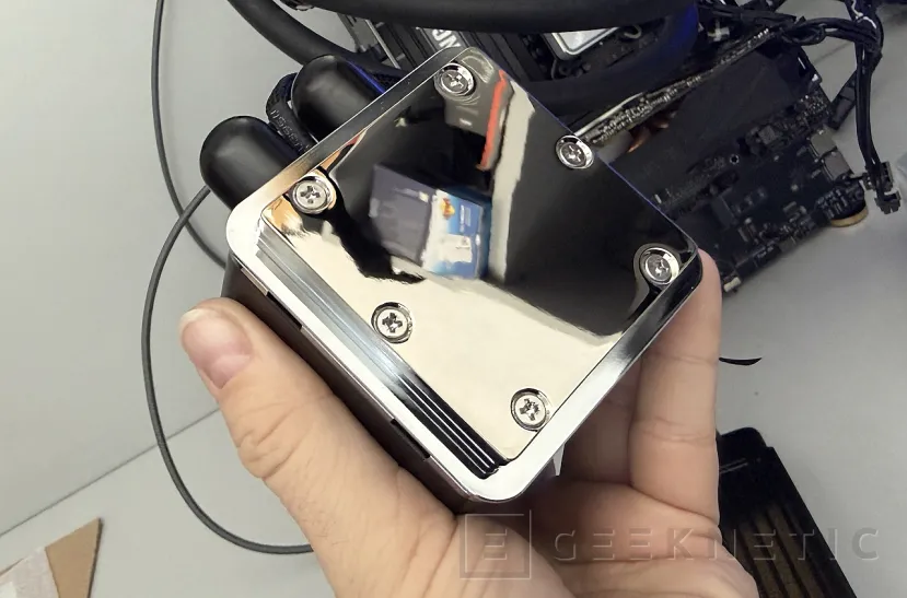 Geeknetic Alphacool Core 2 XT 360mm CPU AiO Review, lo mejor de la tecnología de los “custom loops” en una refrigeración líquida AIO 12
