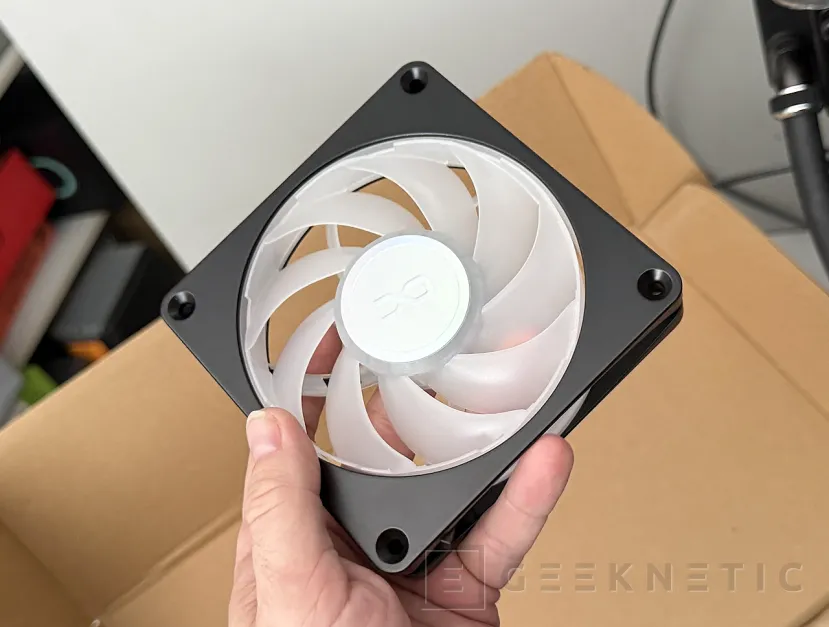 Geeknetic Alphacool Core 2 XT 360mm CPU AiO Review, lo mejor de la tecnología de los “custom loops” en una refrigeración líquida AIO 13