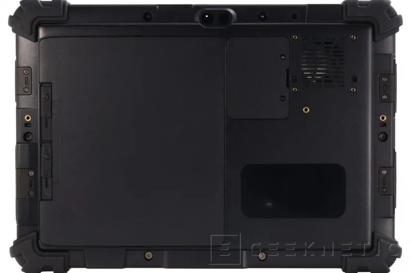 Geeknetic AAEON presenta la tablet rugerizada RTC-1030 que cuenta con batería intercambiable en caliente 2