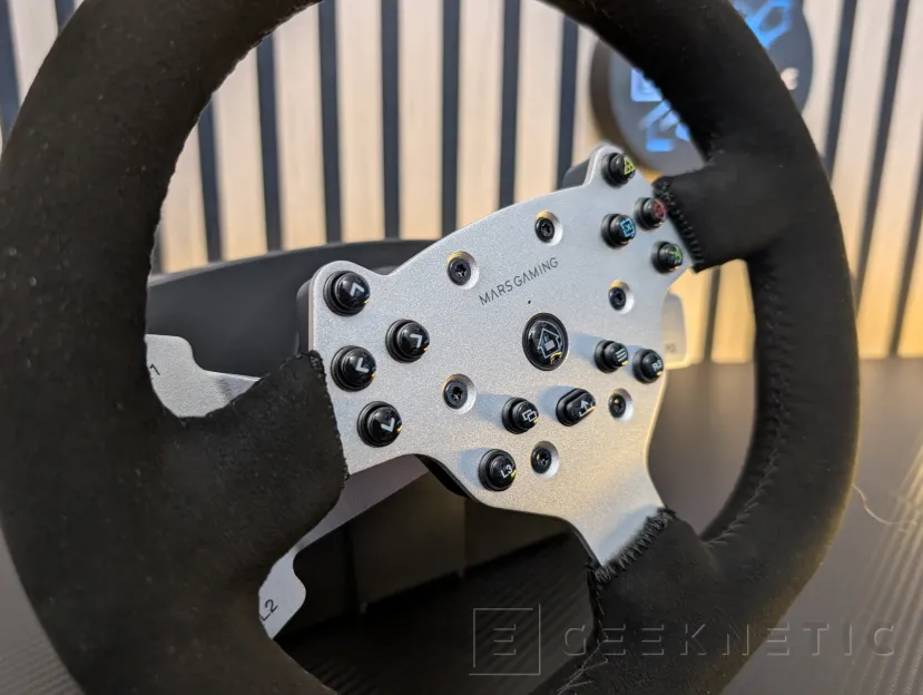 Geeknetic MARS GAMING MWH-RSX Review: un volante con Force Feedback, tres pedales y palanca de cambios por menos de 180 euros 22