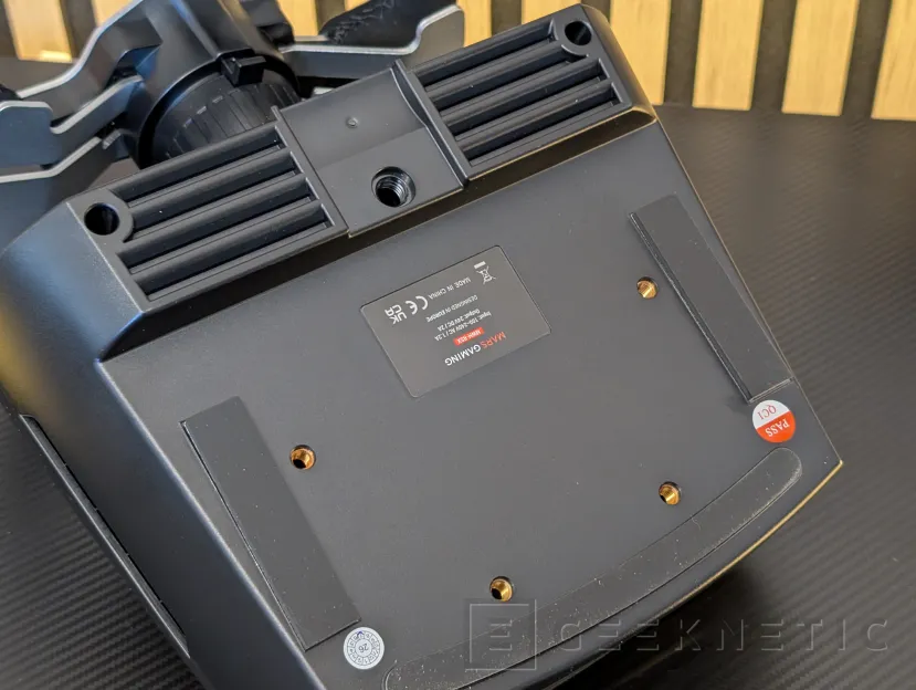 Geeknetic MARS GAMING MWH-RSX Review: un volante con Force Feedback, tres pedales y palanca de cambios por menos de 180 euros 7