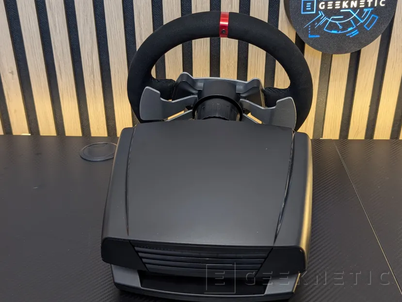 Geeknetic MARS GAMING MWH-RSX Review: un volante con Force Feedback, tres pedales y palanca de cambios por menos de 180 euros 5