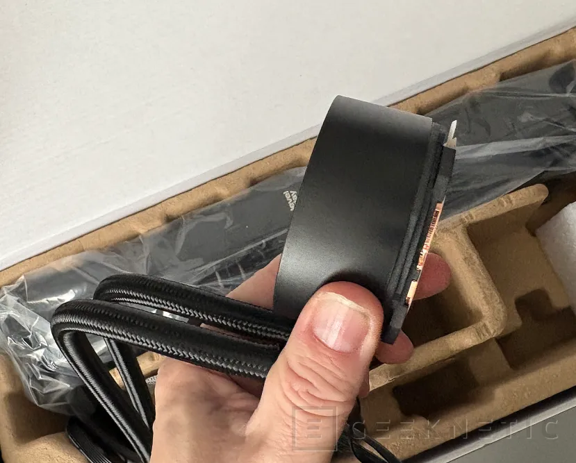 Geeknetic Levelplay COMBAT LIQUID 360 HUD Review 7