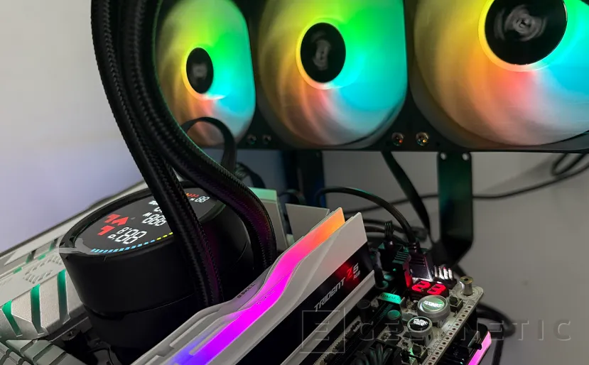 Geeknetic Levelplay COMBAT LIQUID 360 HUD Review 16