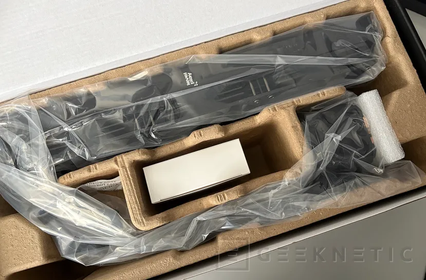 Geeknetic Levelplay COMBAT LIQUID 360 HUD Review 3