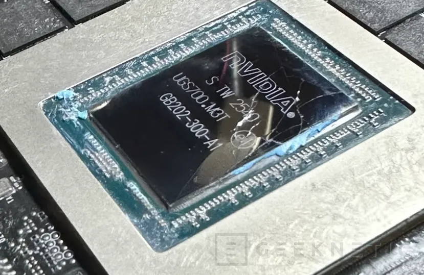 Geeknetic Overclockean una MSI RTX 5090 Lightning Z hasta hacer estallar la GPU 2