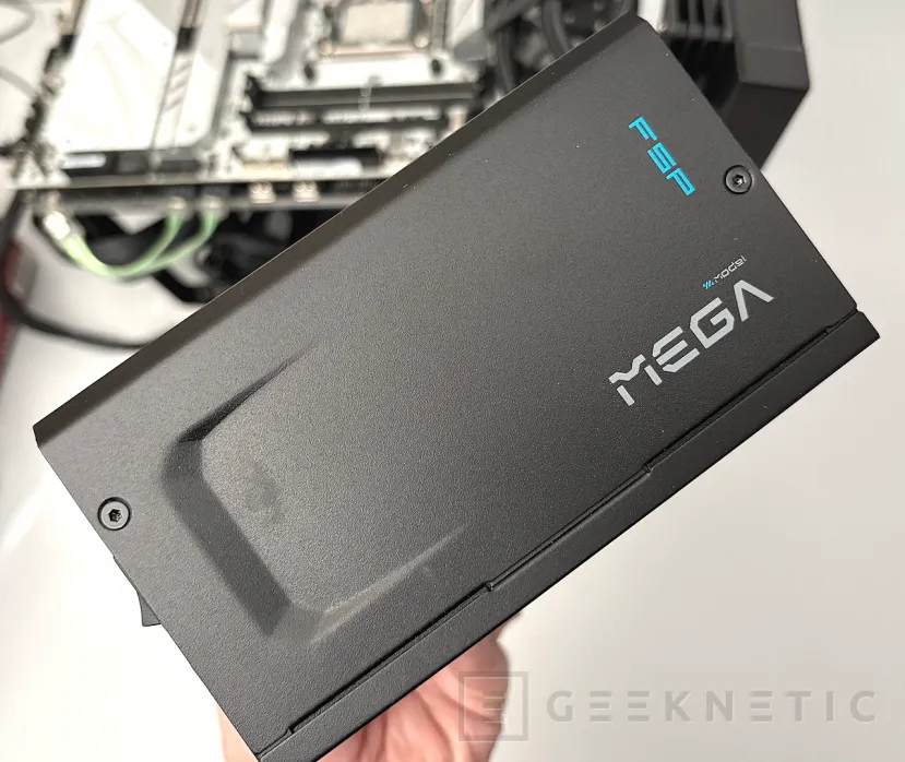 Geeknetic FSP MEGA GM 1200W Review 5