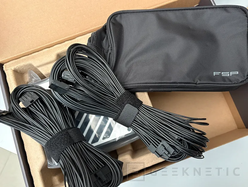 Geeknetic FSP MEGA GM 1200W Review 15