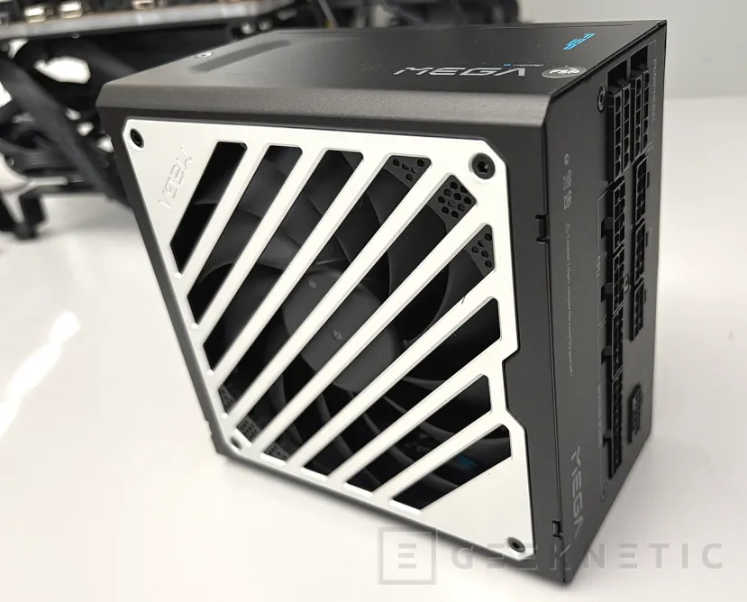 Geeknetic FSP MEGA GM 1200W Review 10