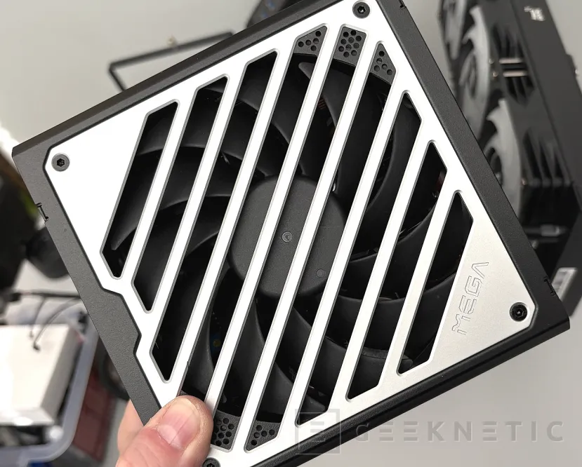 Geeknetic FSP MEGA GM 1200W Review 8