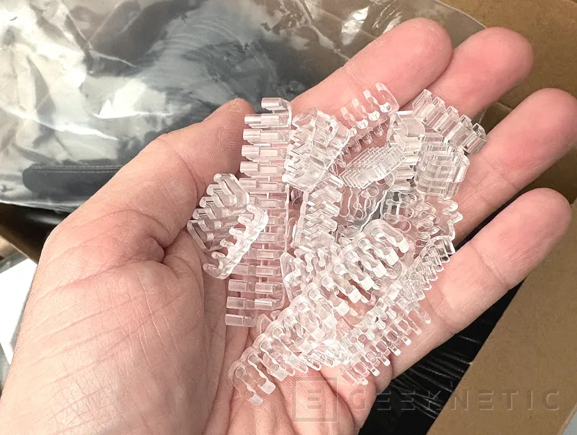 Geeknetic FSP MEGA GM 1200W Review 14